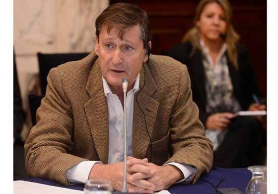 Torello retomó la asociación del Gobierno con el modelo de Cuba y Venezuela 