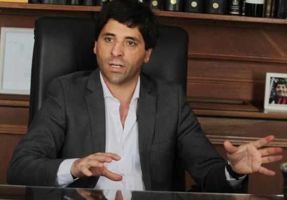 De Luca pidió salir del "falso dilema entre salud y economía" 