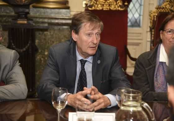 Torello se mete en el reparto de vacunas con un proyecto de ley 