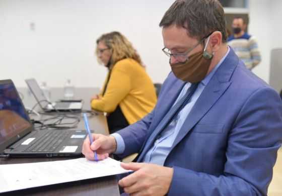 Vivani propone crear 14 "capitales alternas" en toda la provincia 