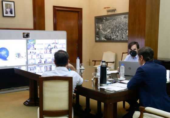 Con expertos, Kicillof preparó un plan sanitario para debatir con Larreta y Cafiero