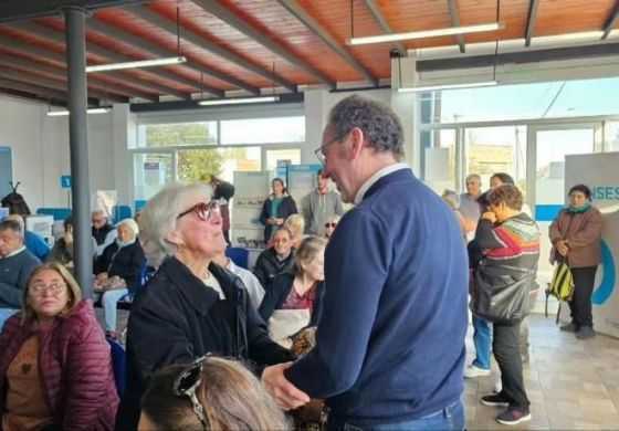 Con elogio a la ANSES, Torchio entregó jubilaciones en Carlos Casares
