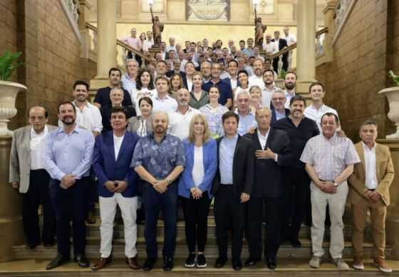 Con presencia de la Cuarta Sección, Kicillof, Massa y Máximo encabezaron una cumbre peronista