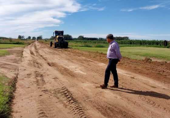  Pugnaloni presenció las tareas de arreglo de los caminos rurales