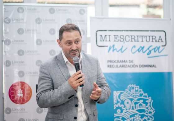  Serenal encabezó el acto de toma de firmas de 170 familias 