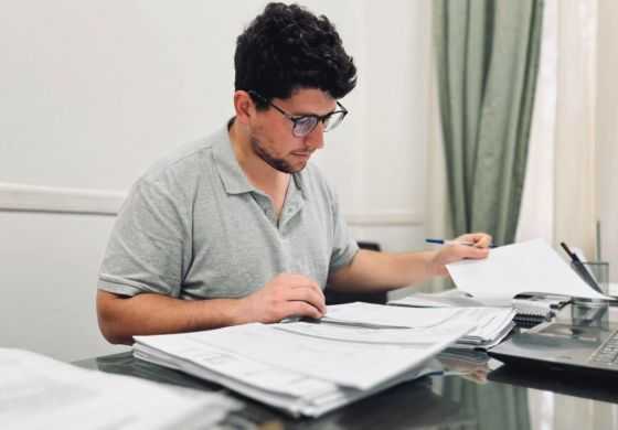  Sueldos y Ayuda Escolar: Mittelbach avanza con beneficios para los municipales