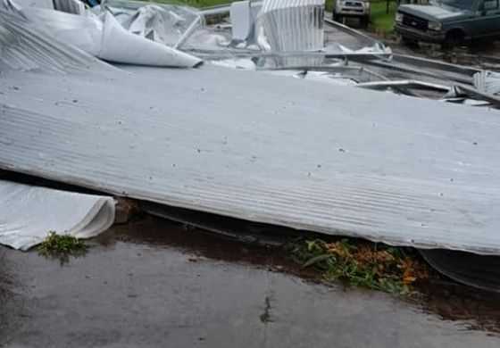  Una impactante tormenta golpeó a la ciudad: cortes de luz y calles anegadas