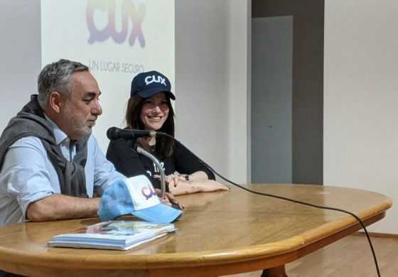  El Municipio en la mira por un polémico contrato con la mediática Connie Ansaldi para aplicar la IA en salud mental