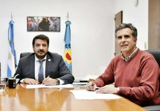  Martínez se sentó con el ministro Mena y selló un convenio clave