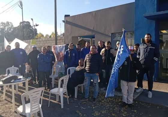 Otra importante fábrica de la Cuarta entró en crisis y los trabajadores están en alerta por los descuentos salariales