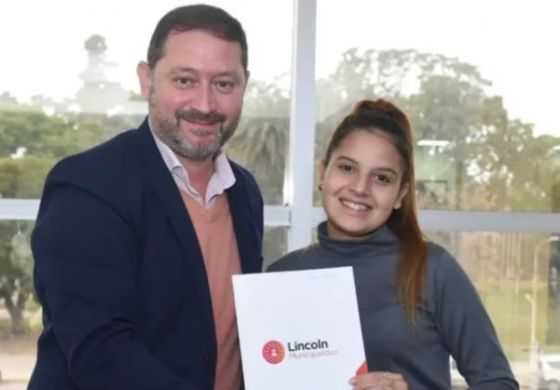  Casi 500 estudiantes perciben la beca municipal 