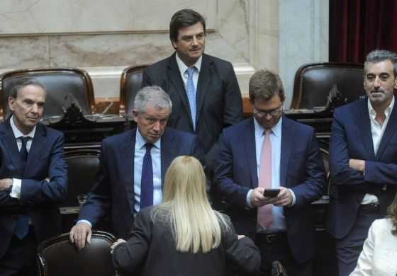 Por intervención de la Cuarta, el Gobierno se quedaría sin su plan privatizador del Correo y Aerolíneas Argentinas