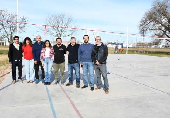  Aunque Milei le soltó la mano, Britos hizo gala de un nuevo playón en el polideportivo