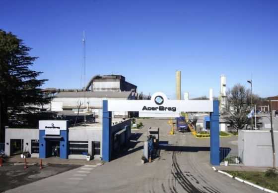  Una empresa siderúrgica frena la producción y enciende alarmas entre los trabajadores