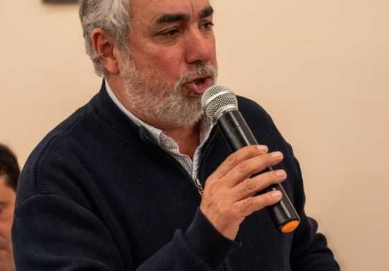Con traje de candidato: Miguel Fernández criticó a diputados radicales rebeldes