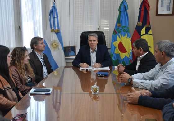  Golía anunció más luminarias y seguridad para las escuelas de Rawson