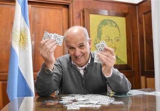 El intendente de Pehuajó quiso cuidar los modales y usó preservativos para referirse a Javier Milei