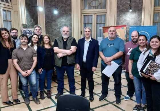 Intendentes de la Cuarta sellaron acuerdos con los gremios y habrá aumentos para los municipales