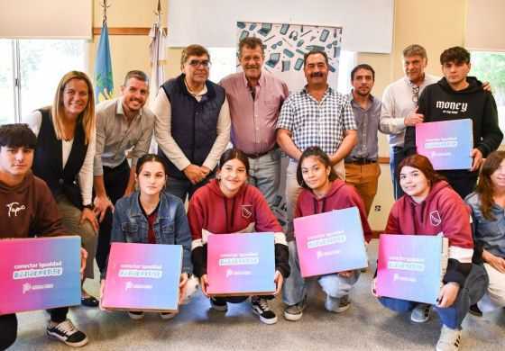  Alumnos de las localidades rurales recibieron computadores del Conectar Igualdad