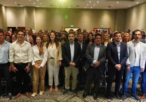Intendente de la Cuarta, en la primera fila del lanzamiento del "think tank" del PRO en la Provincia