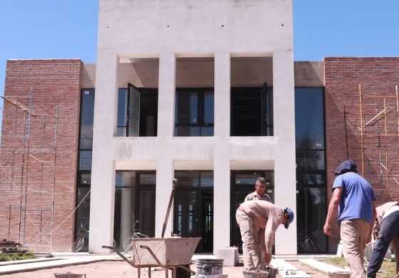  Gianini se entusiasma con el avance de la obra de la Casa de la Provincia 