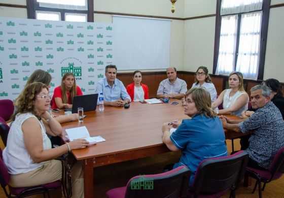  Martínez selló un acuerdo con los municipales y habrá aumento salarial
