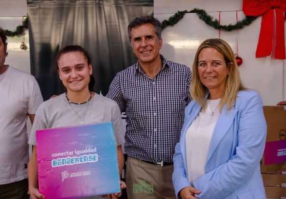Conectar Igualdad: Intendentes de la Cuarta siguen dotando de notebooks a estudiantes del nivel secundario