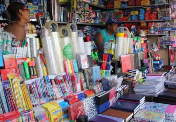 En la previa de la vuelta al cole, un Municipio de la Cuarta busca acordar listas de útiles económicos con los comerciantes