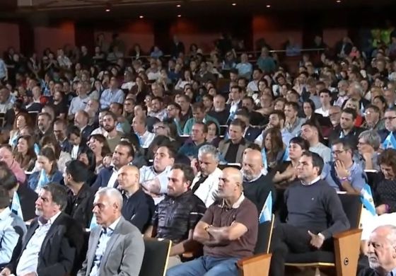 Kicillof defendió el desdoblamiento en un acto: quién fue el único intendente de la Cuarta que acompañó