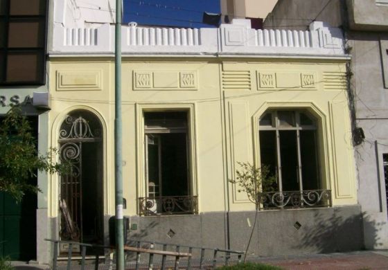 Un municipio de la Cuarta pone primera y se queda con la gestión de la casa para estudiantes en Capital