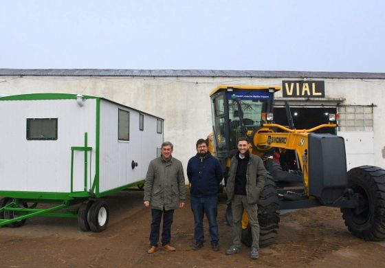 En la previa de la visita de Kicillof, Pugnaloni le tiró flores por la nueva maquinaria vial