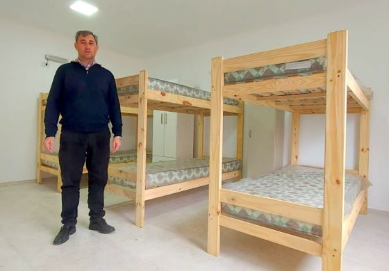 Pugnaloni corta cinta a la nueva residencia y sacó chapa: "Otra promesa cumplida"
