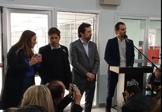 Kicillof y un mensaje en clave electoral junto a Petrecca: "Tenemos la oportunidad de ponerle un freno a Milei"
