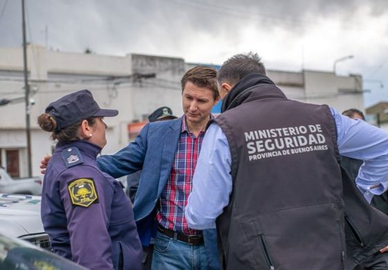 Ferraris y un funcionario de Kicillof entregaron nuevas patrullas a la Policía de Leandro N. Alem