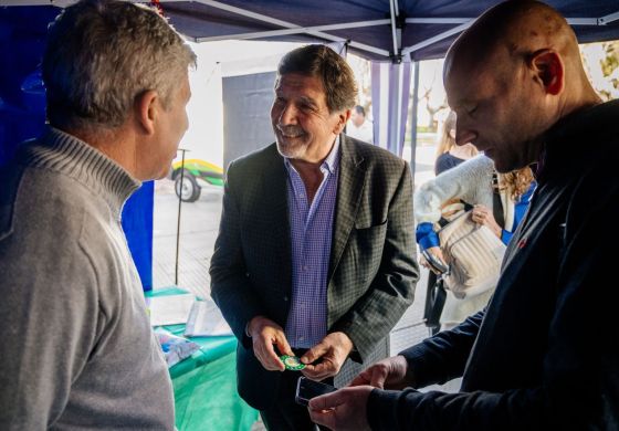 Ministro de Kicillof pasó por Alberti y Lago lo llevó al centro astronómico
