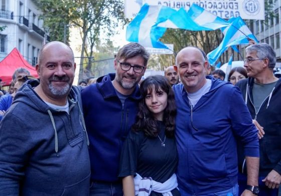 El FR de la Cuarta moviliza al Congreso: "No al veto, sí a la educación pública"