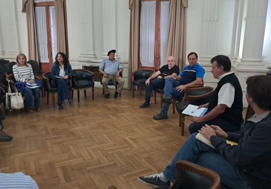 Intendente de la Cuarta se anticipa a la crisis, convoca a entidades y desempolva una vieja ordenanza