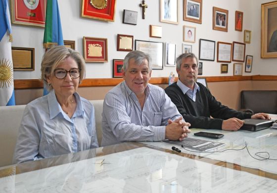 "La única lista encabezada por un radical es la de Alfonsín": Celina Sburlatti de campaña en Chivilcoy