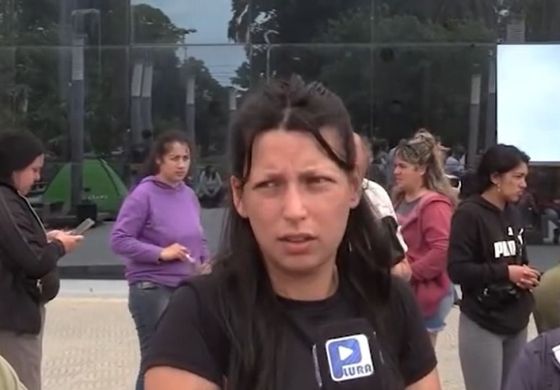 Un grupo de madres fue a protestar a la Municipalidad por el sorteo de viviendas en Lincoln: cuáles son las quejas