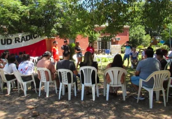 Campamento y mensaje interno: la Juventud Radical de Lincoln busca volumen en la Cuarta