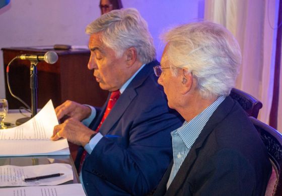 "Lo peor quedó atrás": Alegre celebró que cerró el año con superávit financiero 