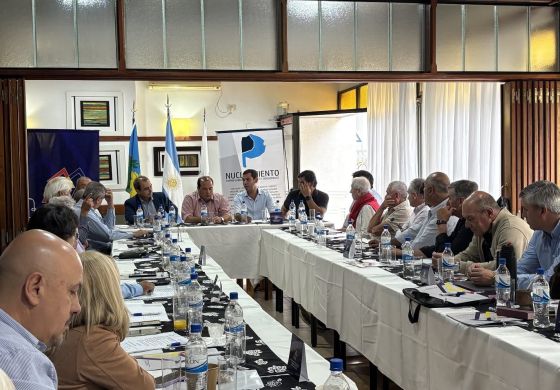 Intendente de la Cuarta dijo presente en una cumbre empresarial regional: de quién se trata y qué temas llevó
