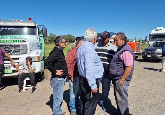 Crece la tensión con los transportistas en la región y Alegre intervino ante los camioneros en Villegas