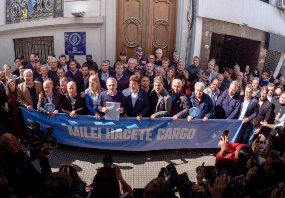 "Milei hacete cargo": quiénes fueron los dirigentes de la Cuarta que fueron a reclamar por alimentos a CABA