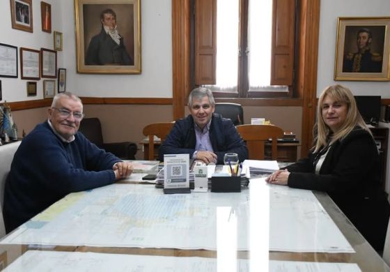 Una foto con olor a 2027: intendentes vecinalistas y de la UCR se reunieron en la Cuarta