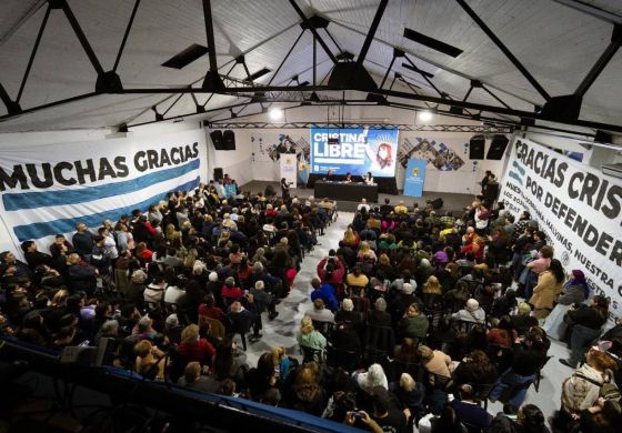 Intendente de la Cuarta junta cartas "de puño y letra" para llevarle a CFK