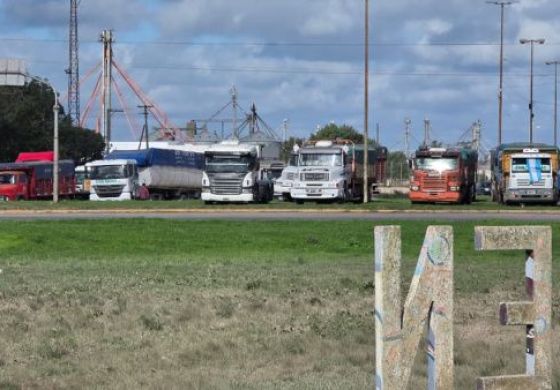 Se reavivió el conflicto de los fleteros en la Cuarta: iniciaron una protesta frente a Cargill