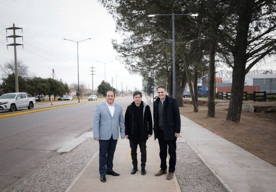 Kicillof inauguró un centro de salud y entregó escrituras con Recoulat: "No podemos permitir la crueldad y el abandono"